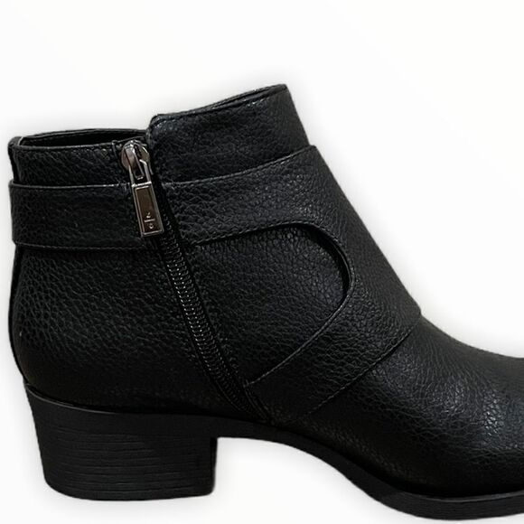 Kenneth Cole Reaction Women's Re-Buckle Booties - Picture 11 of 11